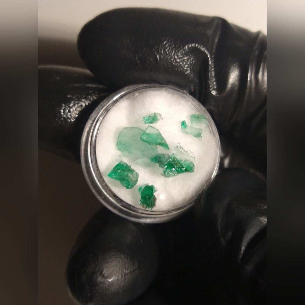 natural Emerald chips